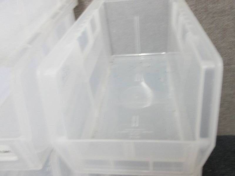 lot 264 image: 10 AkroBins...