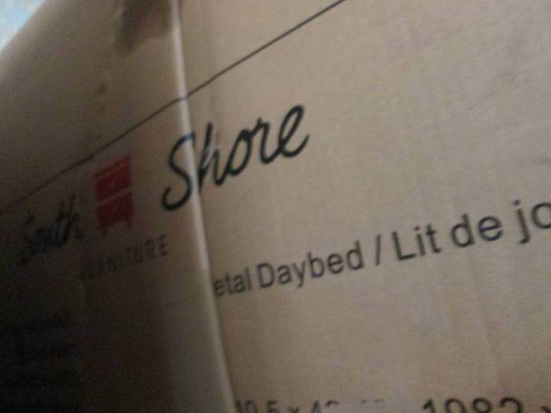 lot 356 image: Metal daybed with metal slats (39)...