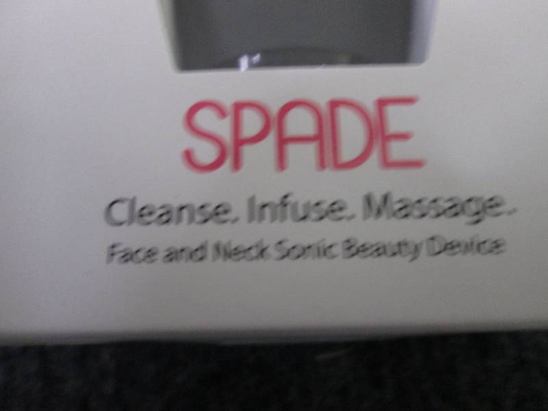 lot 25 image: Pop Sonic Spade Cleansing & Exfolia...