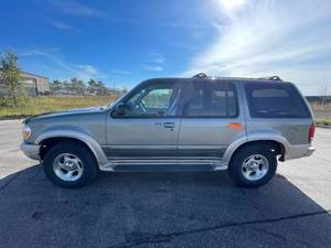 2001 Ford Explorer Eddie Bauer - AWD