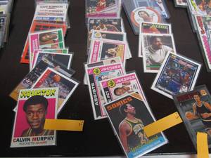 lot 4 image: Classic Basketball Cards