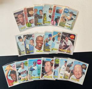 lot 139 image: 1969 Topps Baseball 20 Vintage Card Lot