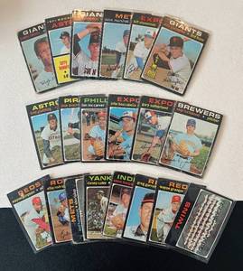 lot 140 image: 1972 Topps Baseball 20 Vintage Card Lot