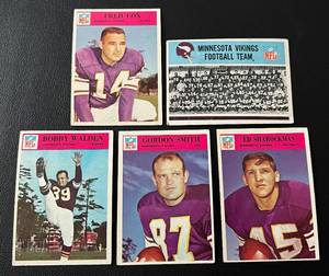 lot 213 image: 1966 Philadelphia Minnesota Vikings 5 Vintage Card Lot