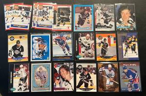 lot 281 image: Wayne Gretzky 20 Card Hockey Lot