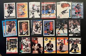 lot 283 image: Wayne Gretzky 20 Card Hockey Lot (2)