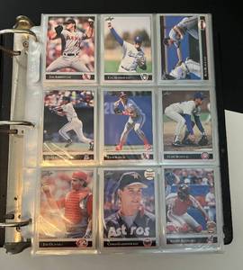 lot 299 image: 1992 Leaf Baseball Complete Set in Binder