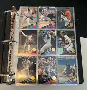 lot 300 image: 1993 Leaf Baseball Complete Set in Binder