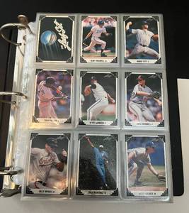 lot 303 image: 1991 Leaf Baseball Complete Set in Binder