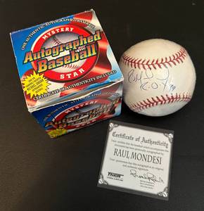 lot 316 image: Raul Mondesi Signed Baseball Inscribed R.O.Y 99 with COA