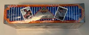 lot 328 image: 1992 Upper Deck Baseball SealedNew Pack Box - 36 Packs