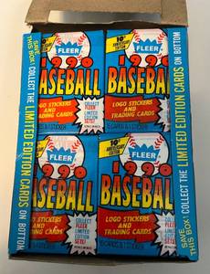 lot 334 image: 1990 Fleer Baseball Pack Box - 36 Packs of Baseball Cards