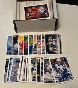 lot 306 image: 1991 Upper Deck Hockey Card Set