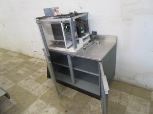 lot 4 image: Prep Station & Ice Maker (needs work)