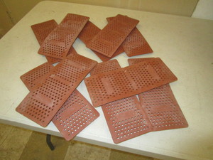 lot 27 image: (10) 13 Silicone Food Pan Drain Mats