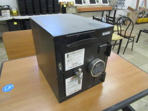 lot 35 image: Safe 13x17x15