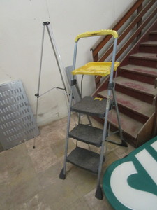 lot 48 image: Ladder & Sign Easel
