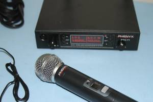 lot 7 image: Phenyx Professional UHF Dual-Wireless Microphone System with Handheld Bodypack Lavalier  Lapel and Head-Worn Microphones