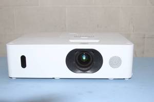 lot 17 image: Maxell MC-WU5505 WUXGA 5200-ANSI Lumen Home Theater HD Projector  Projection System