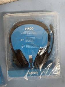lot 29 image: Lot of 2 - New - Logitech H390 Wired PC  Computer Headset Noise-Canceling Headphones with Microphone