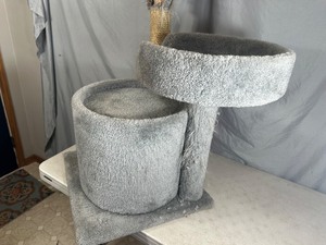 lot 48 image: Cat Tree  Cat Condo