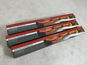 lot 163 image: 3 New Non-Stick Grilling Mats