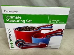 lot 204 image: New 19 Piece Kitchen Measuring Set