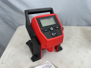 lot 4 image: New Milwaukee M12 12-Volt Lithium-Ion Cordless Electric Portable Inflator