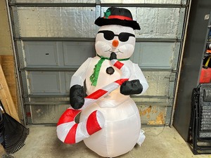 lot 16 image: 6 ft Inflatable Dancing and Musical Snowman