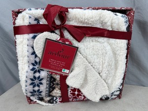 lot 23 image: New 2 Piece Sherpa Blanket and Socks Gift Set