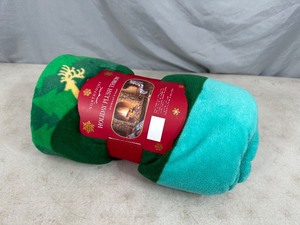 lot 59 image: New Holiday Themed Throw Blanket