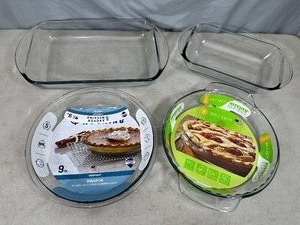lot 100 image: 4 New Anchor Glass Baking Dishes