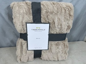 lot 101 image: New Threshhold Super Soft Throw Blanket