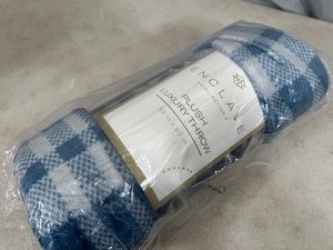 lot 203 image: New Enclave Plush Luxury Throw