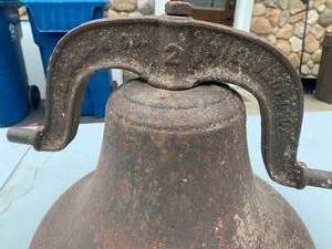 lot 59 image: Antique Cast Iron Bell