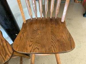 lot 40 image: Bar Stools