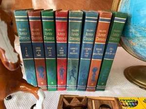 lot 130 image: Authentic Retro Kids Room Decor