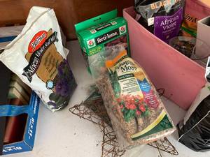 lot 133 image: Miscellaneous Garden Supplies