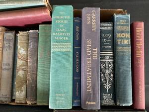 lot 134 image: Vintage Books - Blue