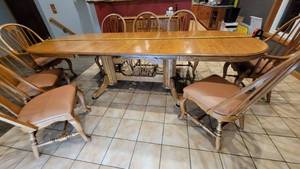 lot 3 image: Oak Oval Dining Set