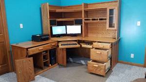 lot 44 image: Oak Executive Desk