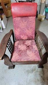 lot 143 image: ANTIQUE MORRISON RECLINER