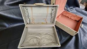 lot 146 image: VINTAGE SAMSONITE LUGGAGE