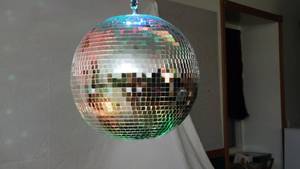 lot 150 image: DISCO BALL LED LASER