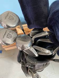 lot 244 image: Mens Golf Club Set