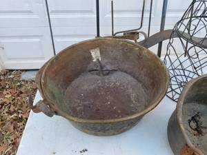 lot 101 image: Think Spring Assortment Of Yard Art
