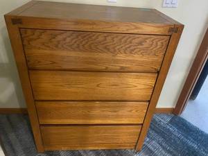 lot 115 image: 3 Piece Bedroom Set