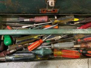 lot 250 image: Metal Tool Box with lots of screwdrivers