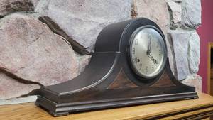 lot 190 image: Mantle Clock and Metal Candle