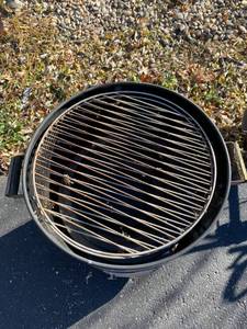 lot 210 image: Cookin Cajun Outdoor Grill  Smoker